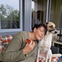 Hondenoppas werk Ede: baasje van Charma en Daisy